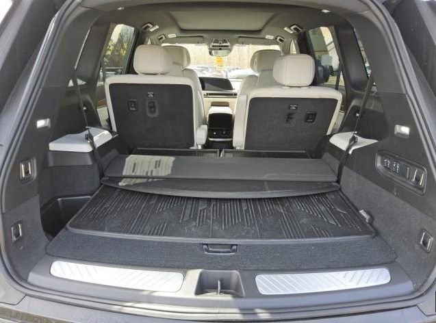 Certified 2026 Cadillac Vistiq Sport w/ LPO, Floor Liner Package AWD/4WD image 10