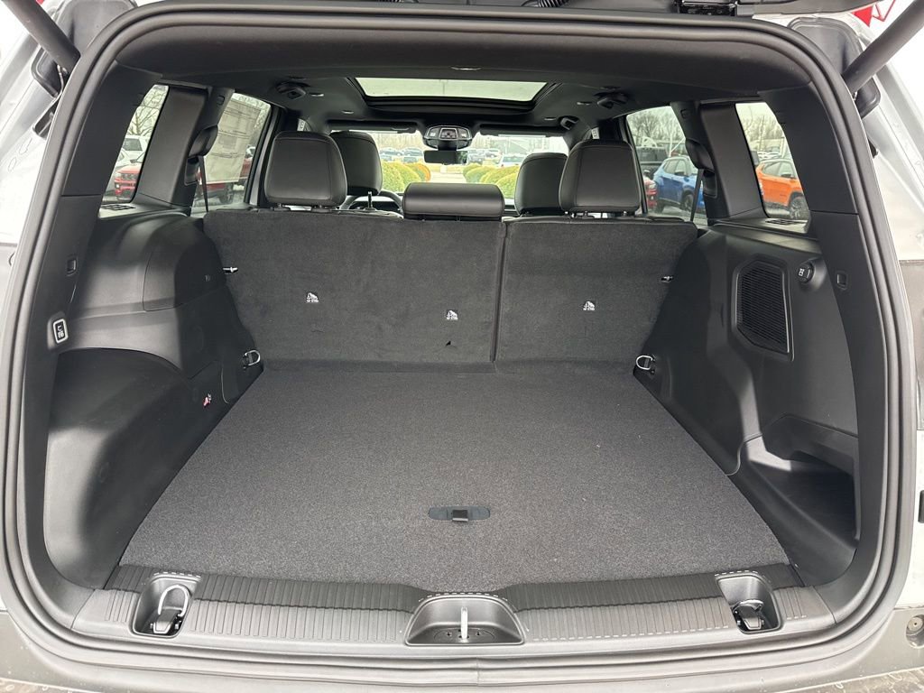 New 2026 Jeep Cherokee Overland w/ Advanced Pro Tech Group image 32