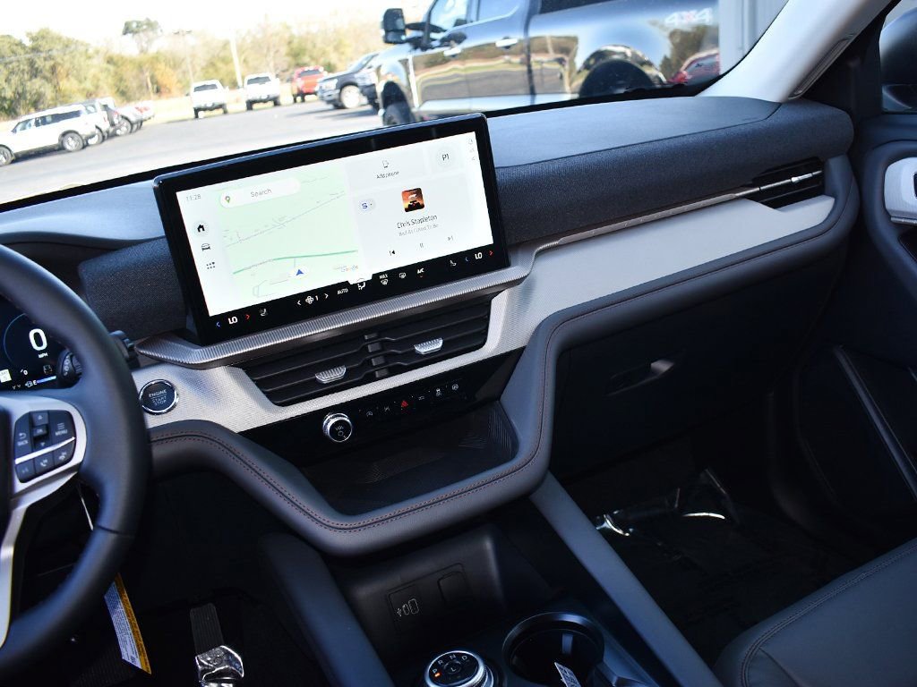 New 2026 Ford Explorer Active w/ Active Comfort Package image 17