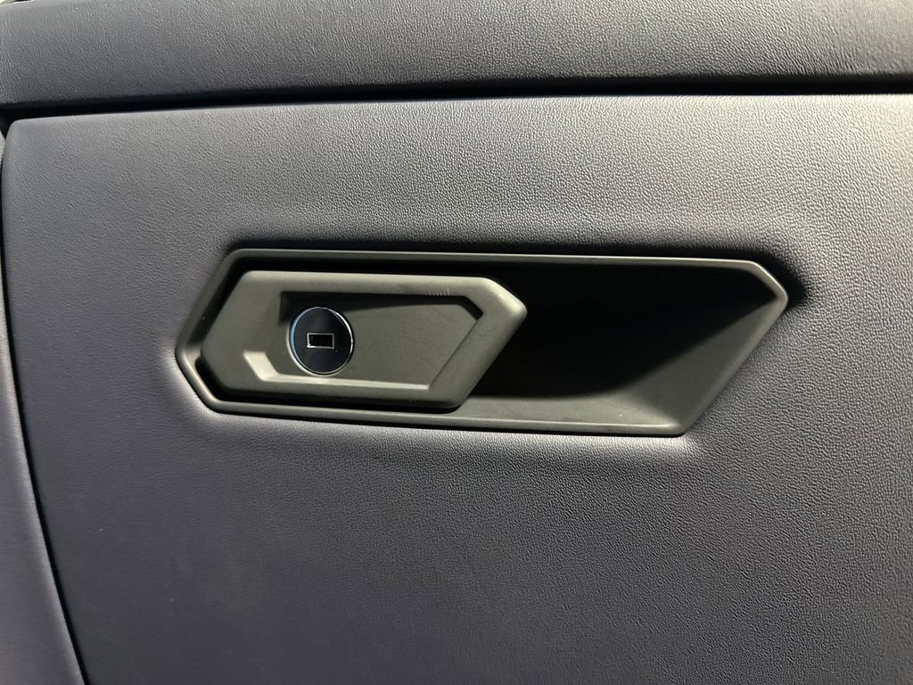 Used 2025 Lamborghini Urus SE image 86