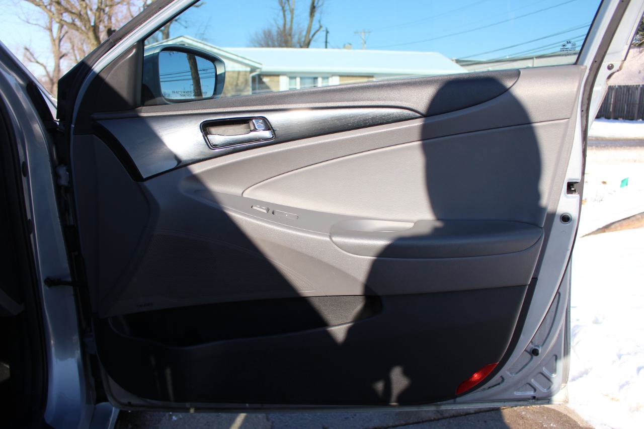Used 2011 Hyundai Sonata Limited w/ Navigation Pkg 5 FWD image 40