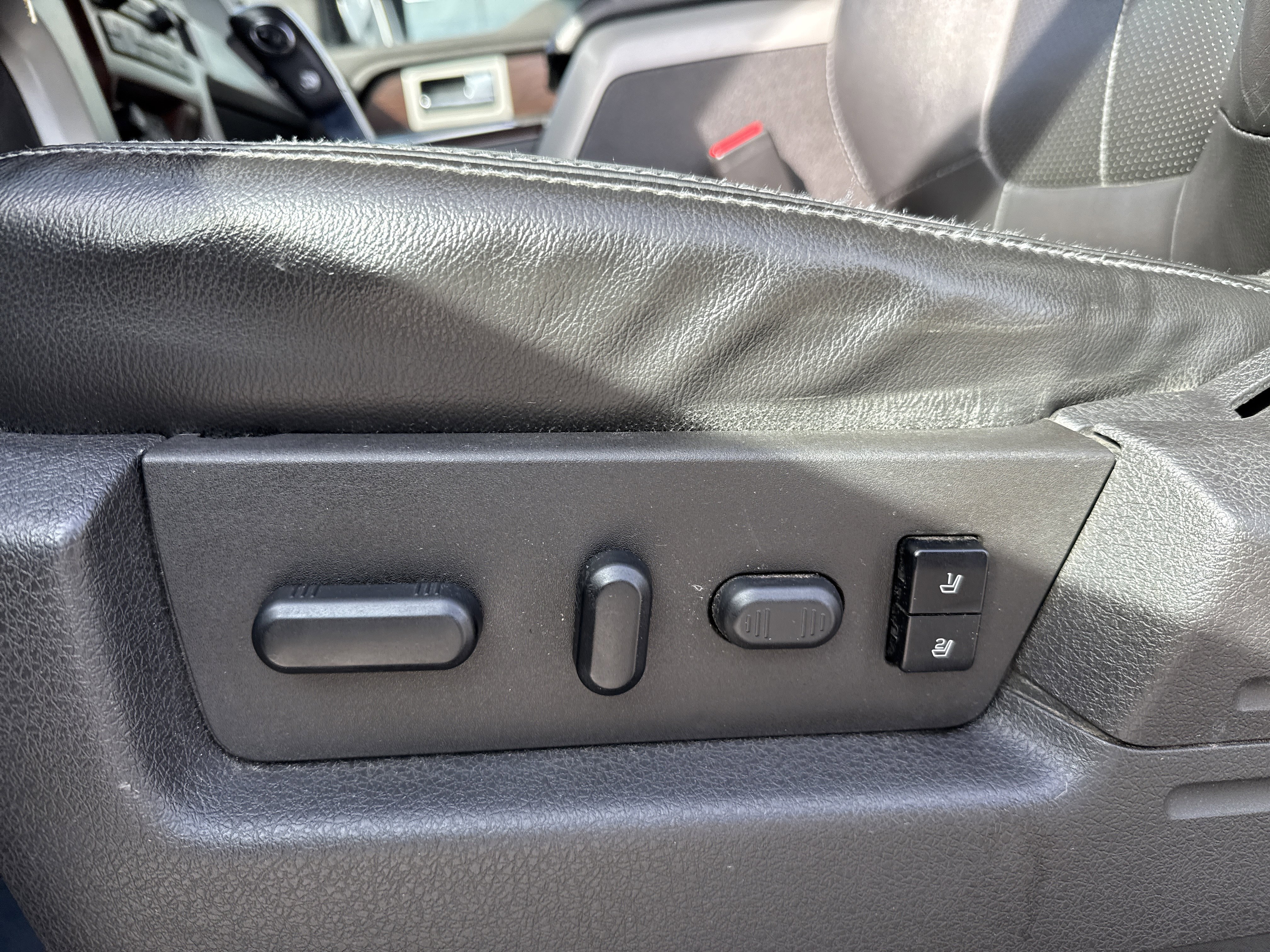 Used 2012 Ford F150 Lariat w/ Lariat Chrome Pkg image 13