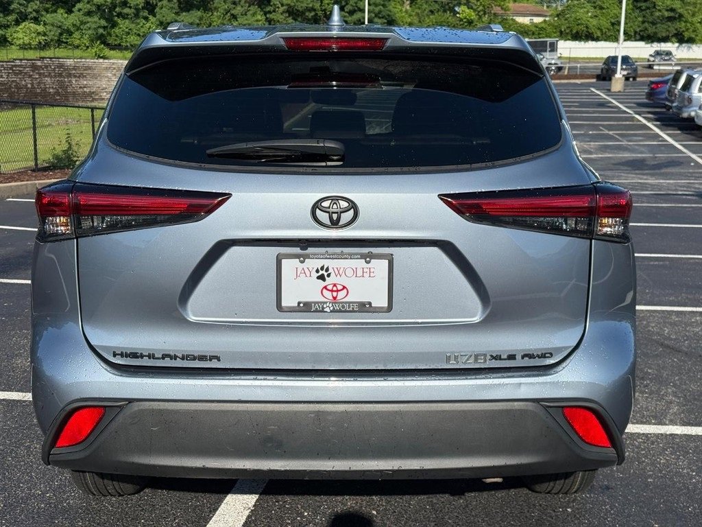 Certified 2022 Toyota Highlander XLE image 8
