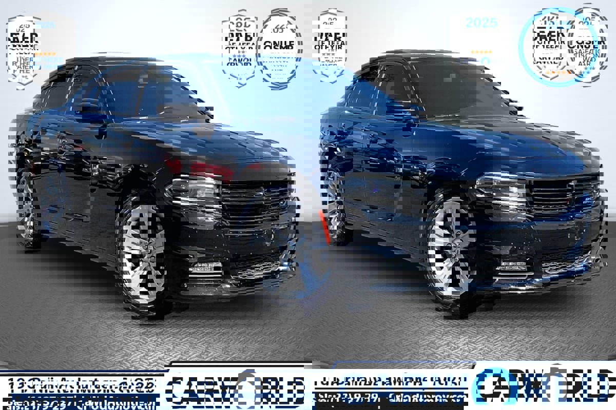 Used 2017 Dodge Charger SXT image 1