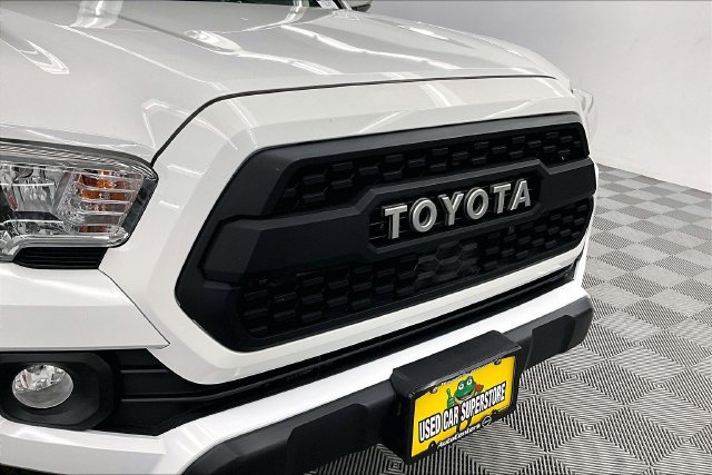 Used 2020 Toyota Tacoma TRD Off-Road AWD/4WD image 33