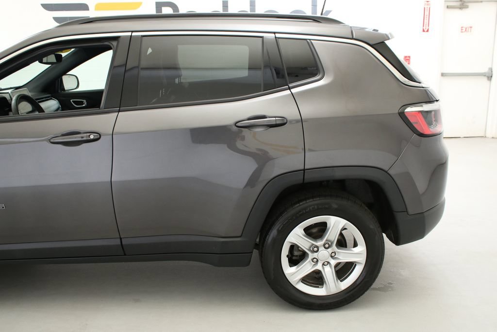 Used 2023 Jeep Compass Latitude w/ Convenience Group AWD/4WD image 7