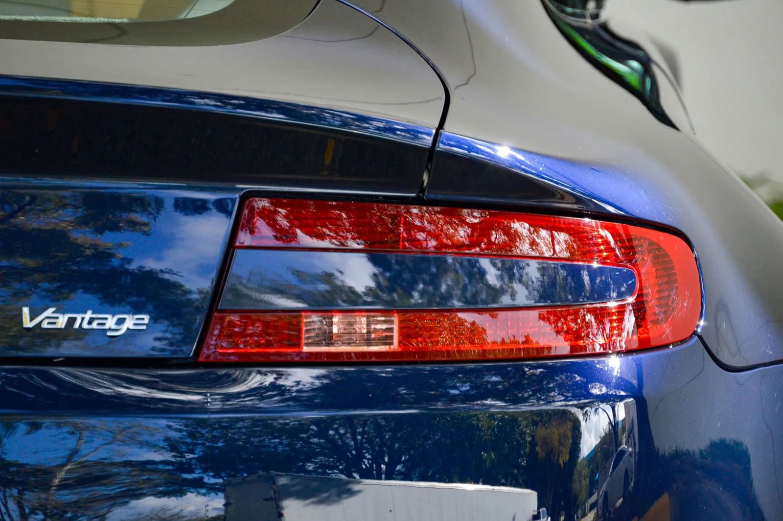 Used 2008 Aston Martin V8 Vantage Coupe image 14