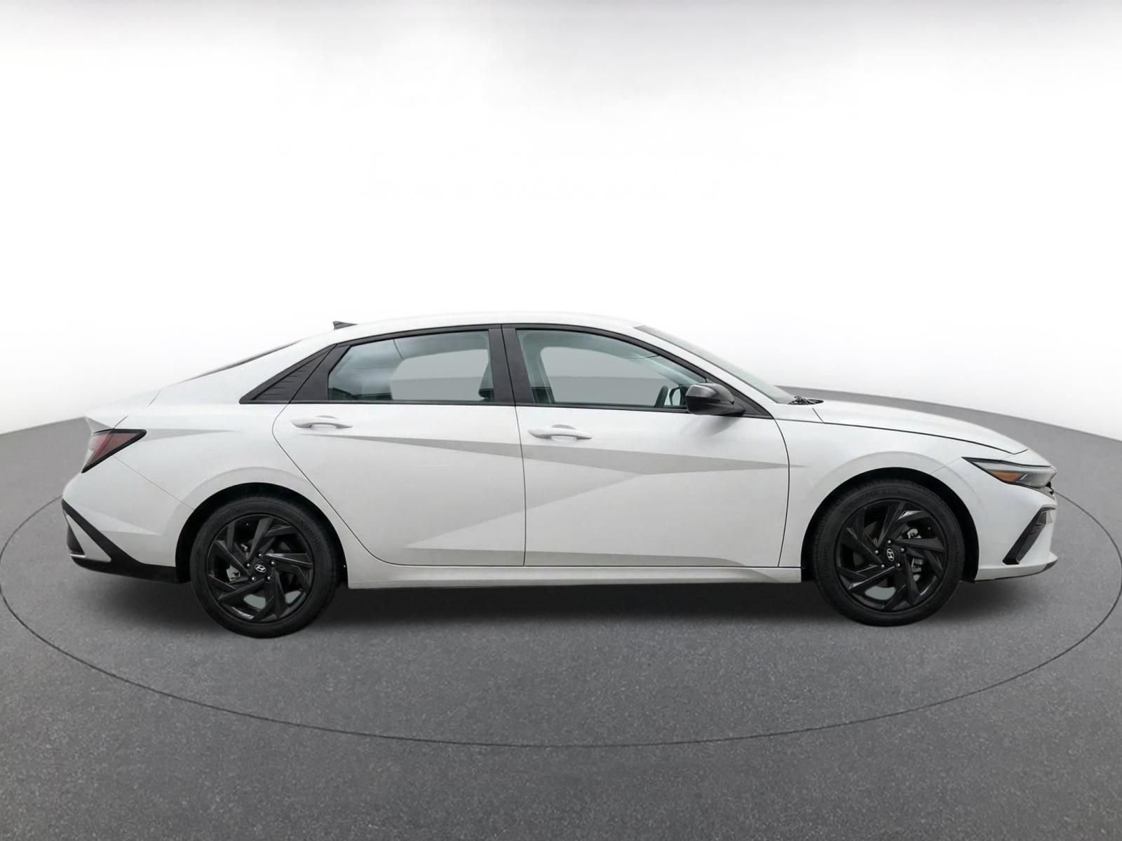 Used 2026 Hyundai Elantra Sport FWD image 14