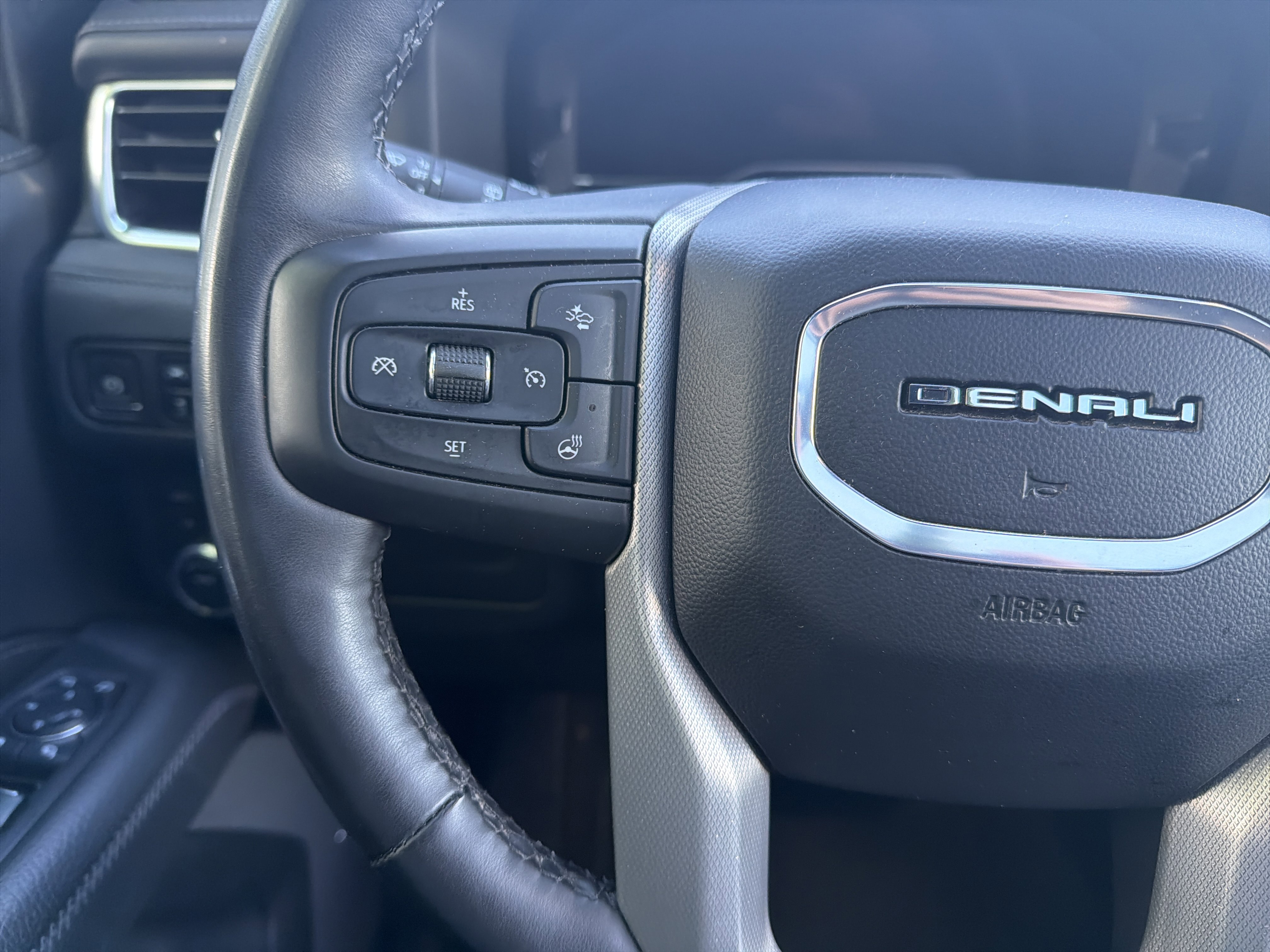 Used 2024 GMC Yukon Denali AWD/4WD image 19