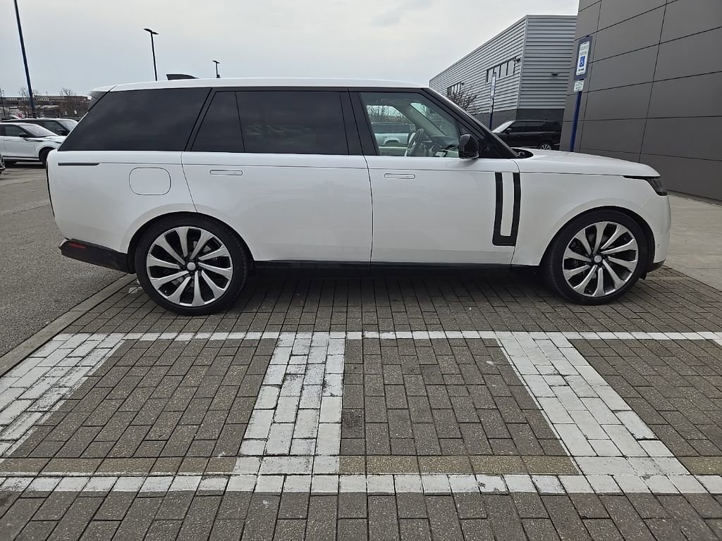 Used 2024 Land Rover Range Rover Long Wheelbase Autobiography image 4