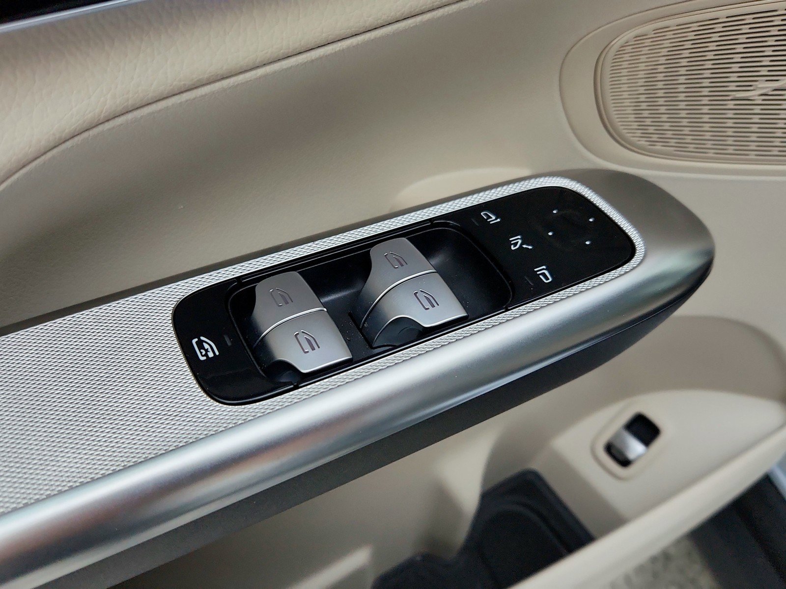 Certified 2026 Mercedes-Benz GLC 300 image 29