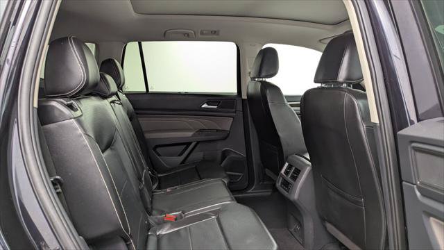 Used 2022 Volkswagen Atlas SE w/ Panoramic Sunroof Package FWD image 18