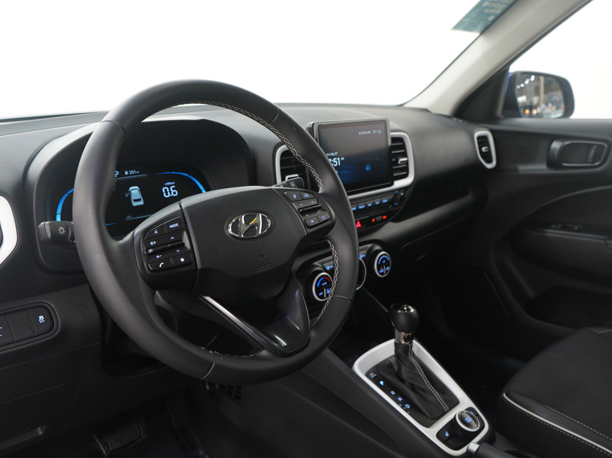 Used 2023 Hyundai Venue Limited image 24