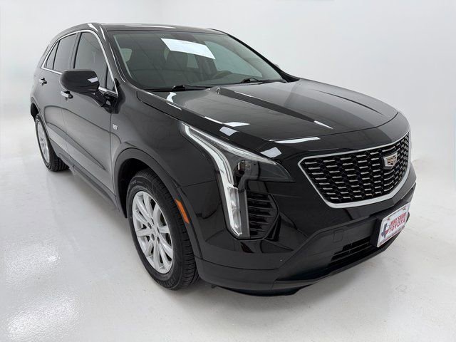 Used 2023 Cadillac XT4 Luxury w/ Cold Weather Package image 2