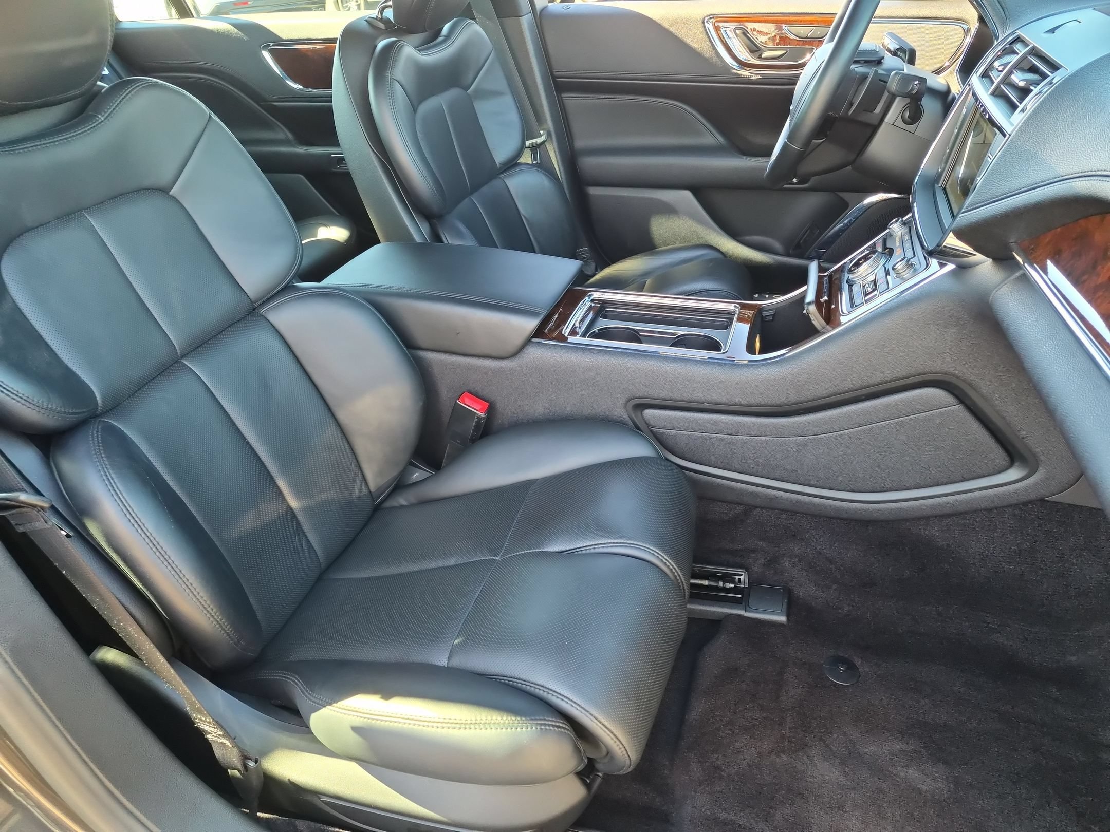 Used 2017 Lincoln Continental Select AWD/4WD image 27