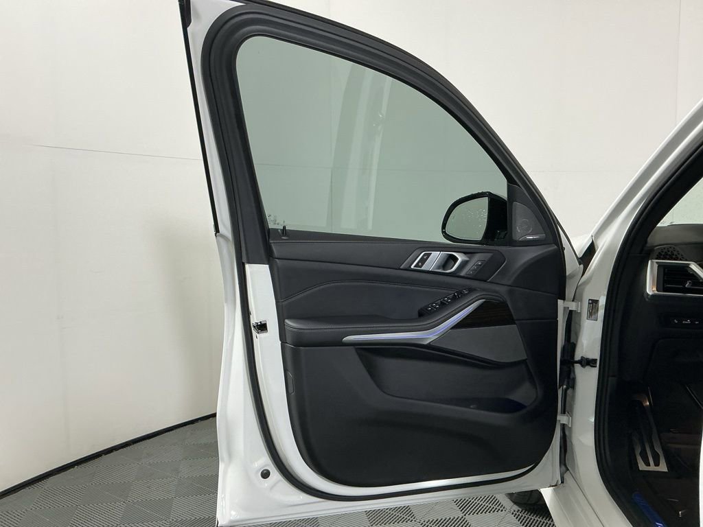 Certified 2024 BMW X5 xDrive40i w/ M Sport Package AWD/4WD image 19