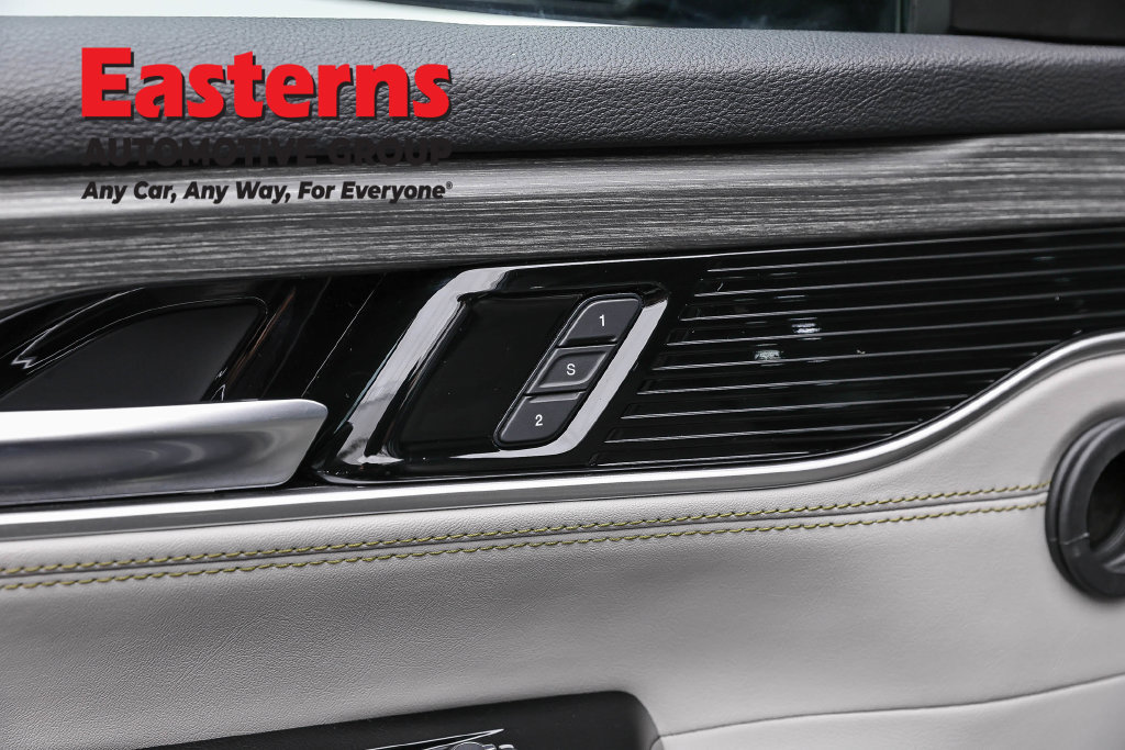 Used 2024 Jeep Wagoneer L Series II RWD image 24