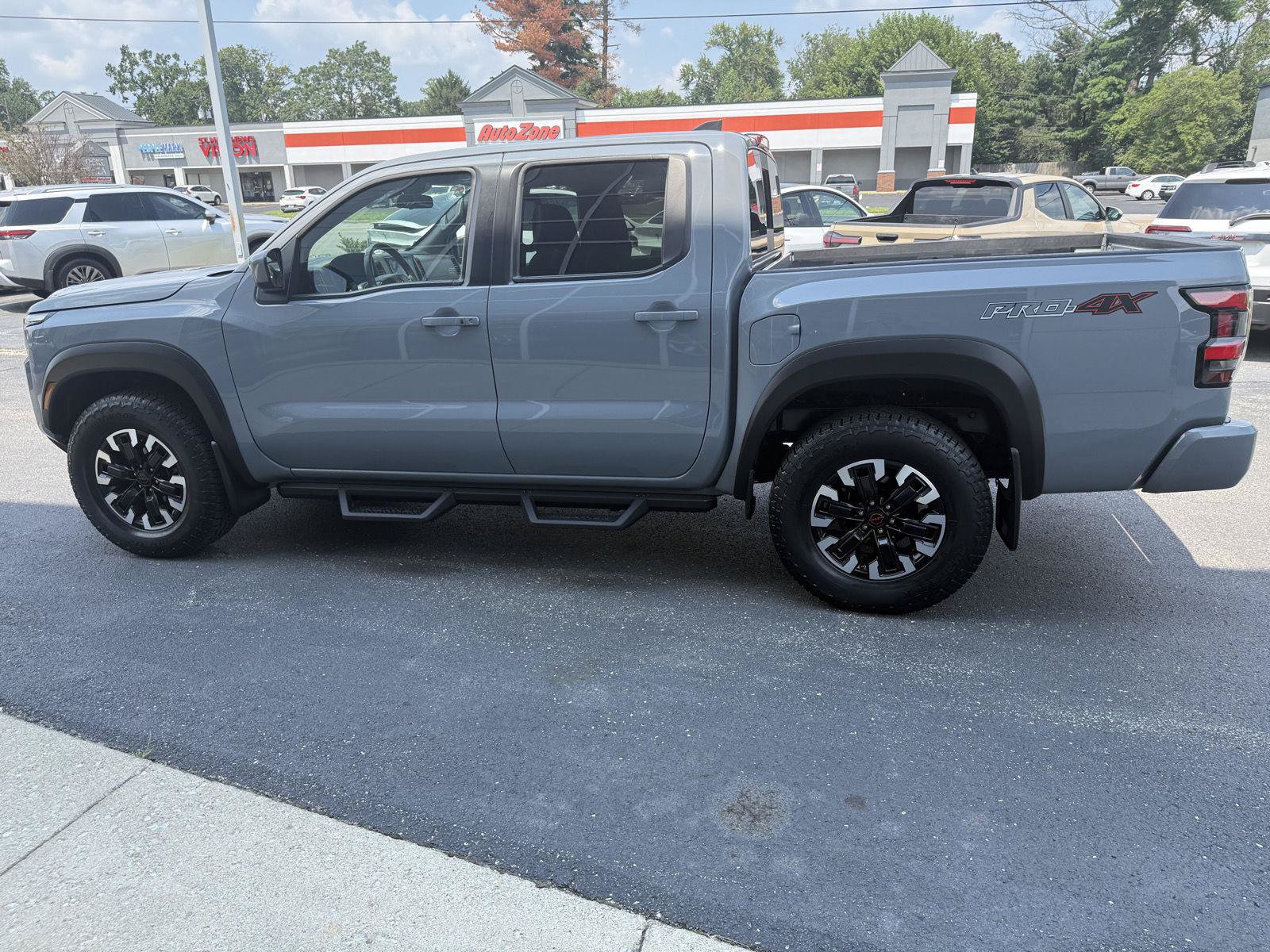 Used 2024 Nissan Frontier PRO-4X w/ Technology Package AWD/4WD image 8