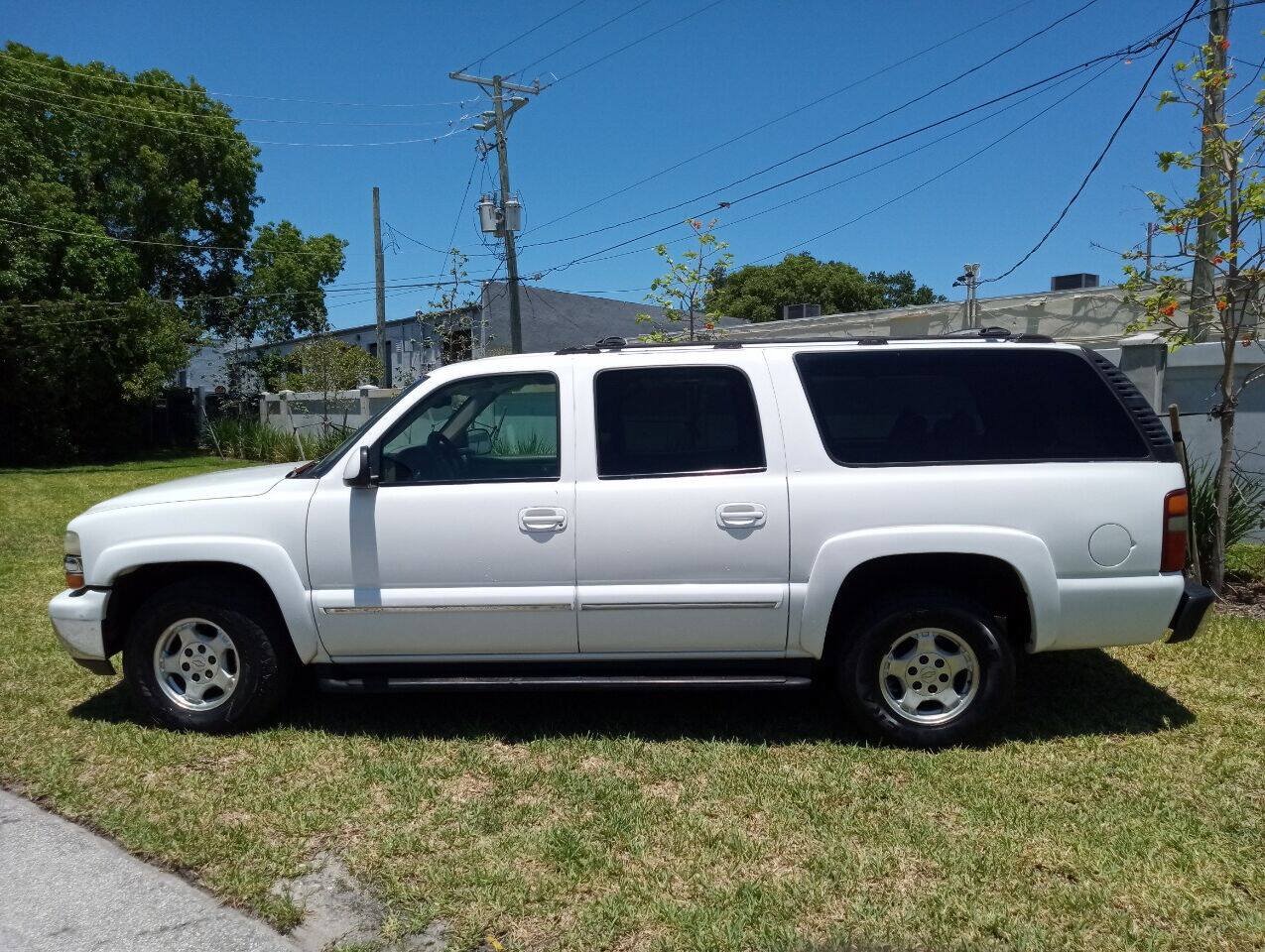 Used 2002 Chevrolet Suburban LT RWD image 3