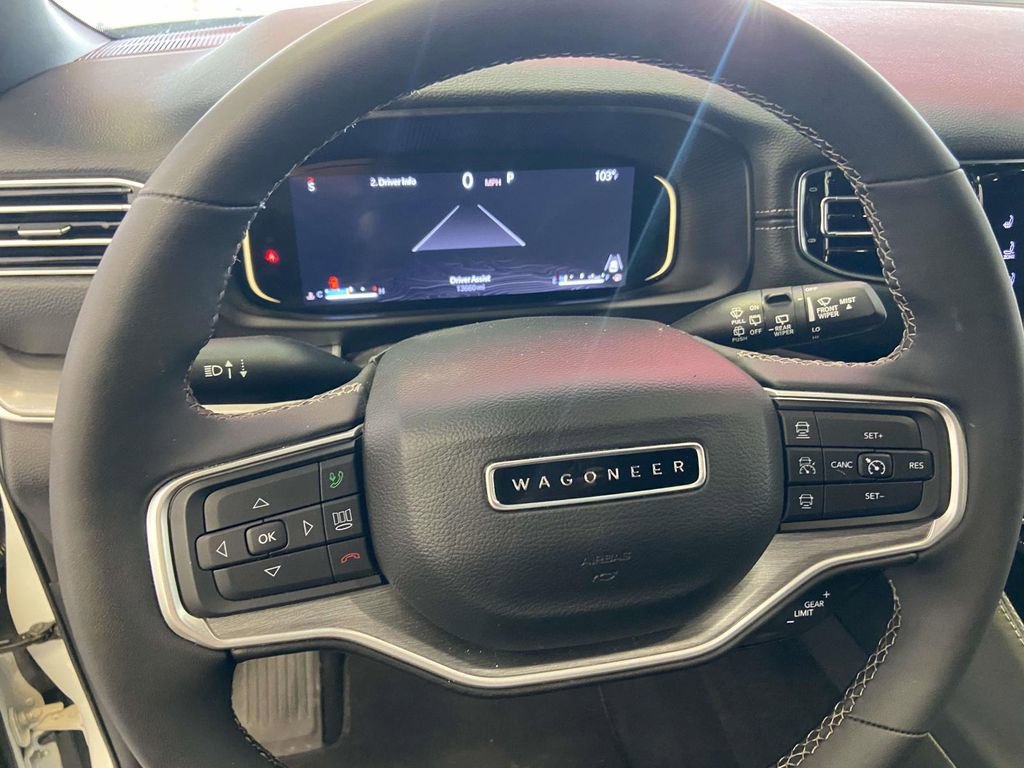 Used 2025 Jeep Wagoneer L Series II AWD/4WD image 20