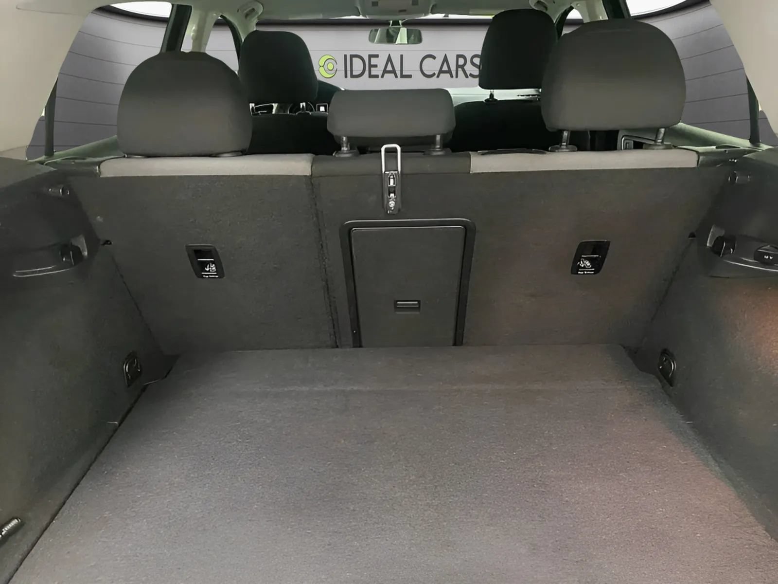 Used 2016 Volkswagen e-Golf SE w/ DC Fast Charging Package FWD image 12