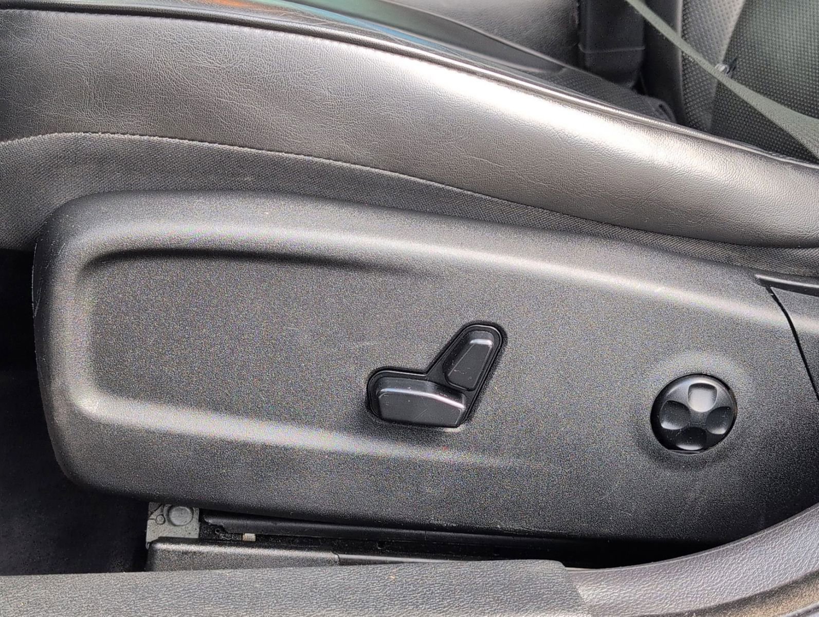 Used 2019 Chrysler 300 Limited image 14