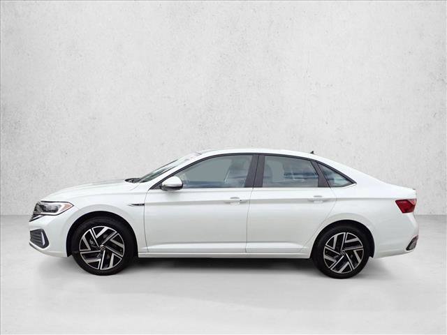 Used 2023 Volkswagen Jetta SEL FWD image 2