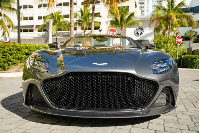 Used 2023 Aston Martin DBS Volante image 7