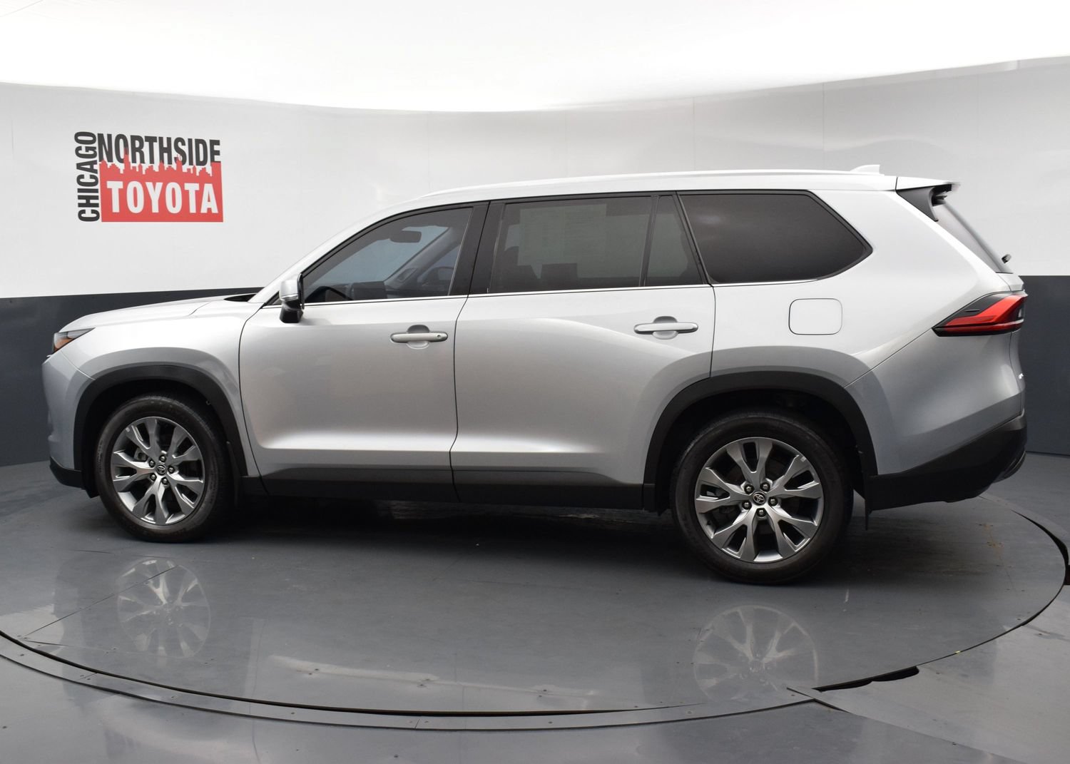 Used 2024 Toyota Grand Highlander AWD image 2