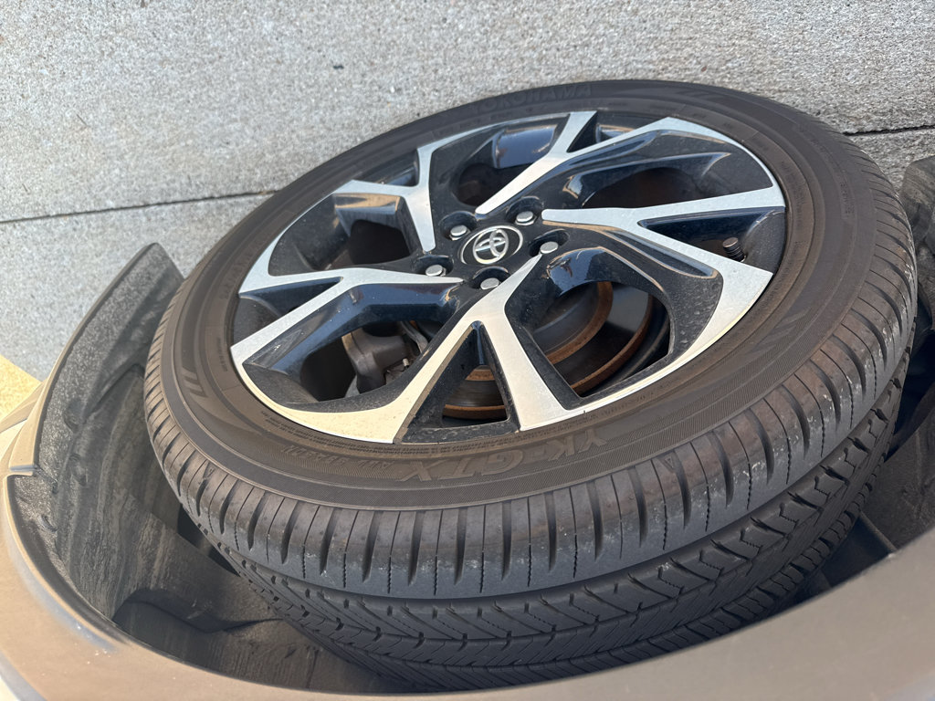 Used 2018 Toyota C-HR XLE FWD image 8