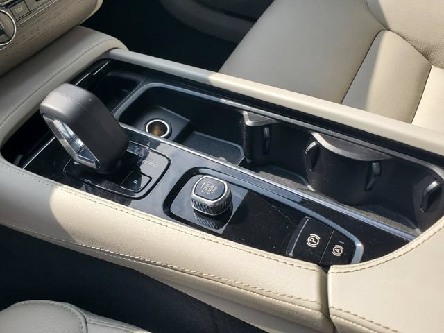 Certified 2025 Volvo XC90 T8 Plus w/ Protection Package Premier AWD/4WD image 25