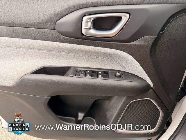 Used 2024 Jeep Compass Latitude w/ Convenience Group AWD/4WD image 30