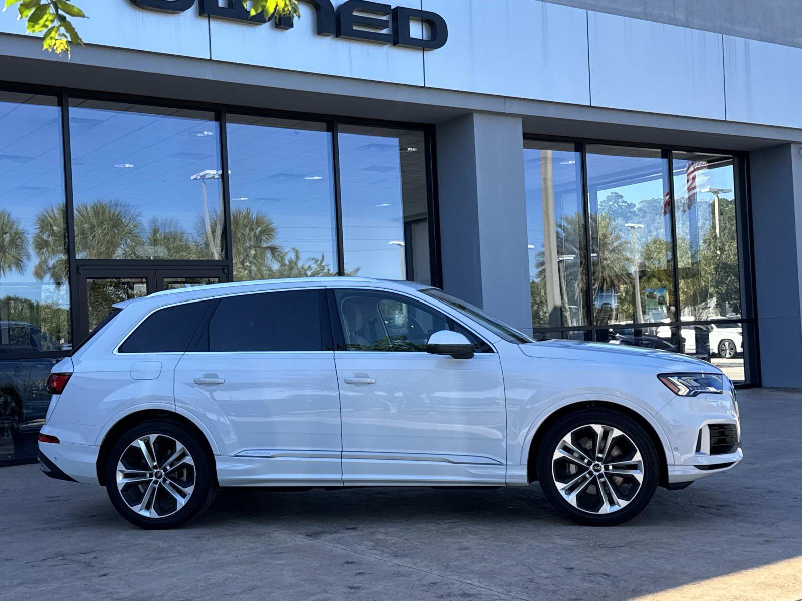 Used 2024 Audi Q7 3.0T Prestige AWD/4WD image 2