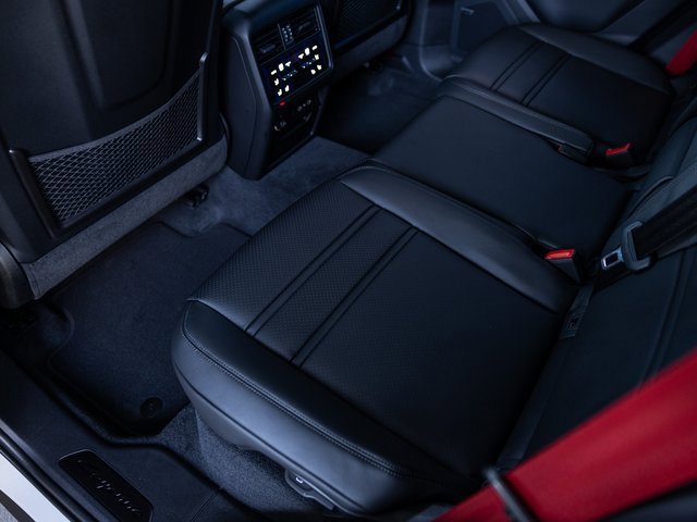 New 2026 Porsche Cayenne GTS image 32