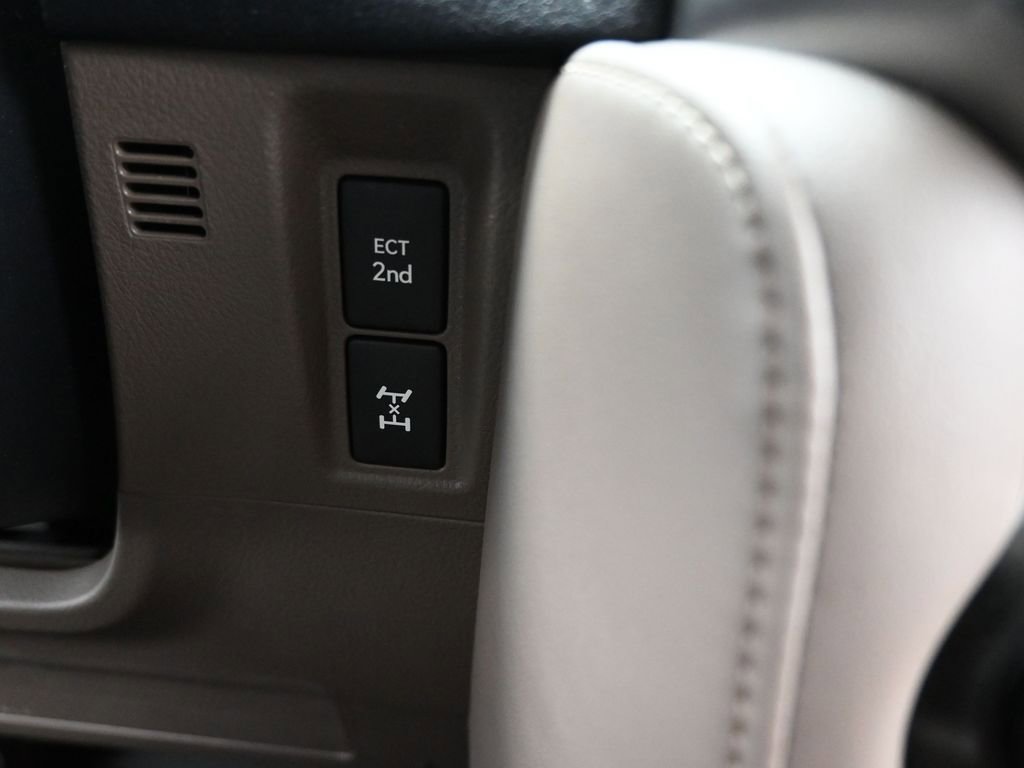 Used 2023 Lexus GX 460 Luxury w/ Sport Design Package image 27