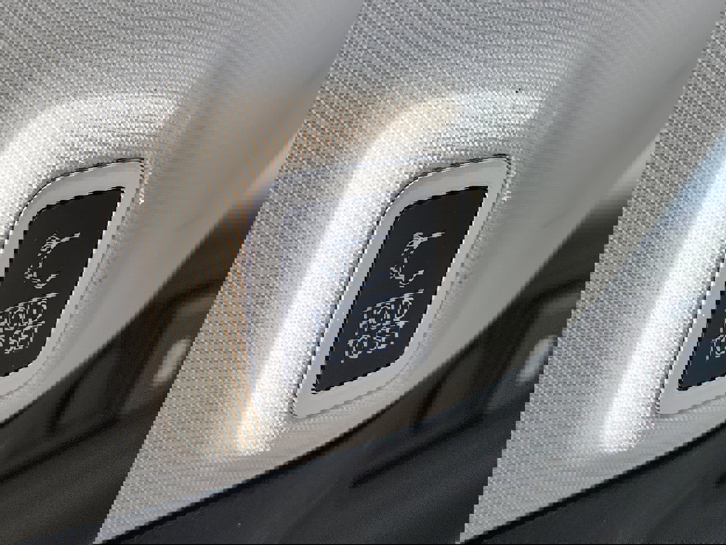 Used 2023 Jeep Grand Cherokee Limited image 29