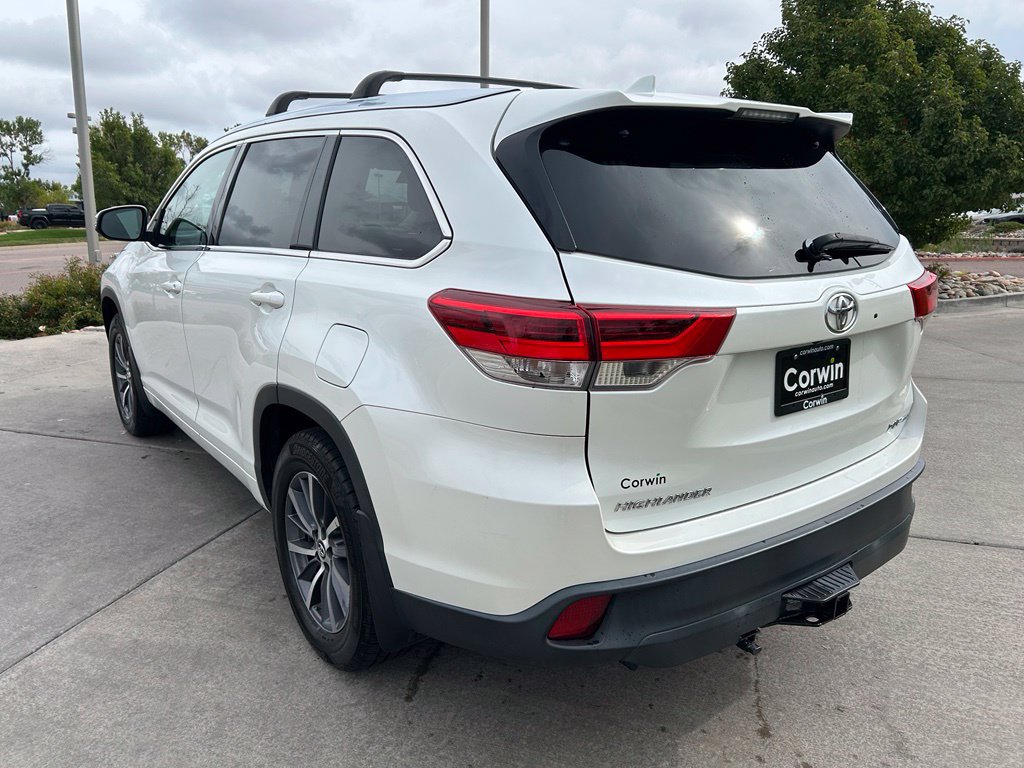 Used 2017 Toyota Highlander XLE AWD/4WD image 5