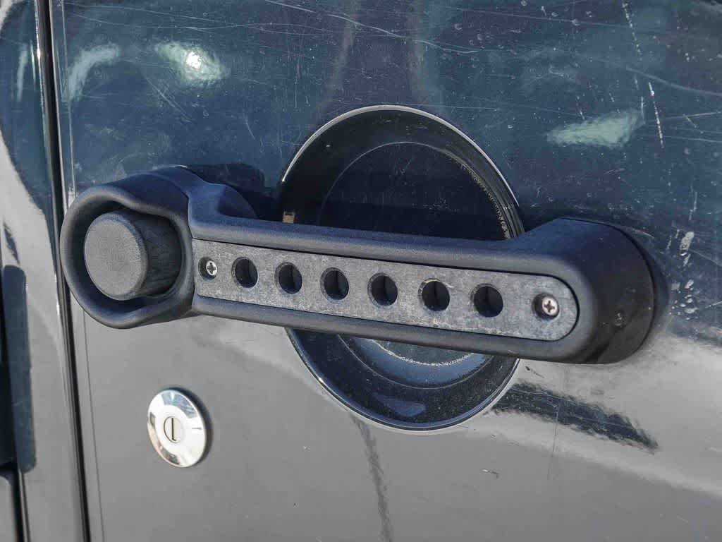 Certified 2017 Jeep Wrangler Unlimited Rubicon w/ Connectivity Group image 8