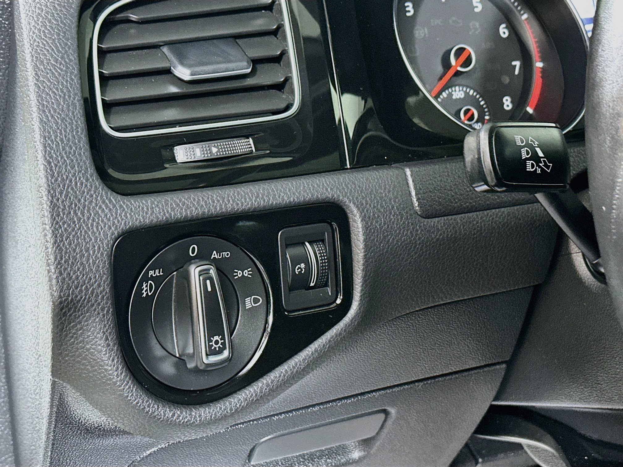 Used 2018 Volkswagen GTI SE w/ SE Leather Package FWD image 10