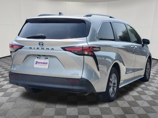 Used 2022 Toyota Sienna XLE FWD image 5