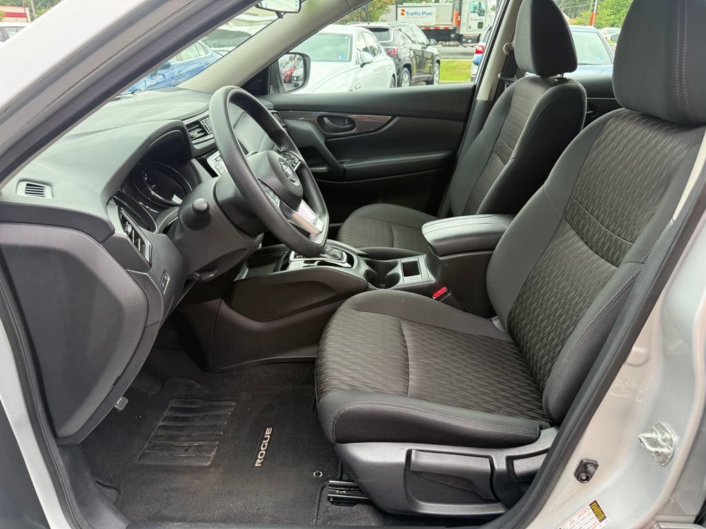 Used 2020 Nissan Rogue S FWD image 12
