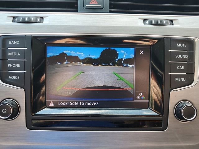 Used 2015 Volkswagen Golf 4-Door image 12