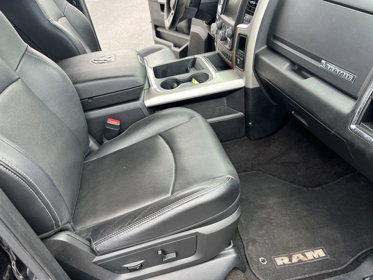 Used 2017 RAM 1500 Laramie w/ Convenience Group AWD/4WD image 34