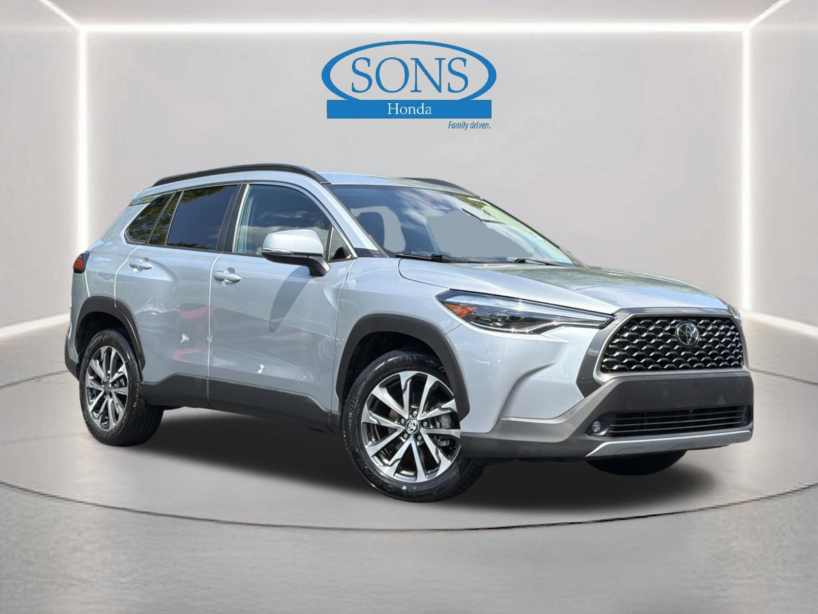 Used 2023 Toyota Corolla Cross XLE FWD image 1