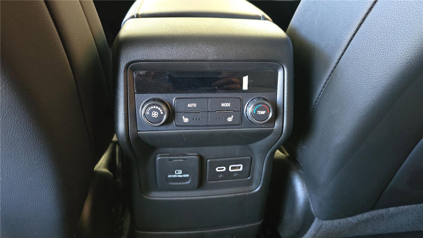 Used 2023 GMC Acadia SLT w/ Elevation Edition image 17