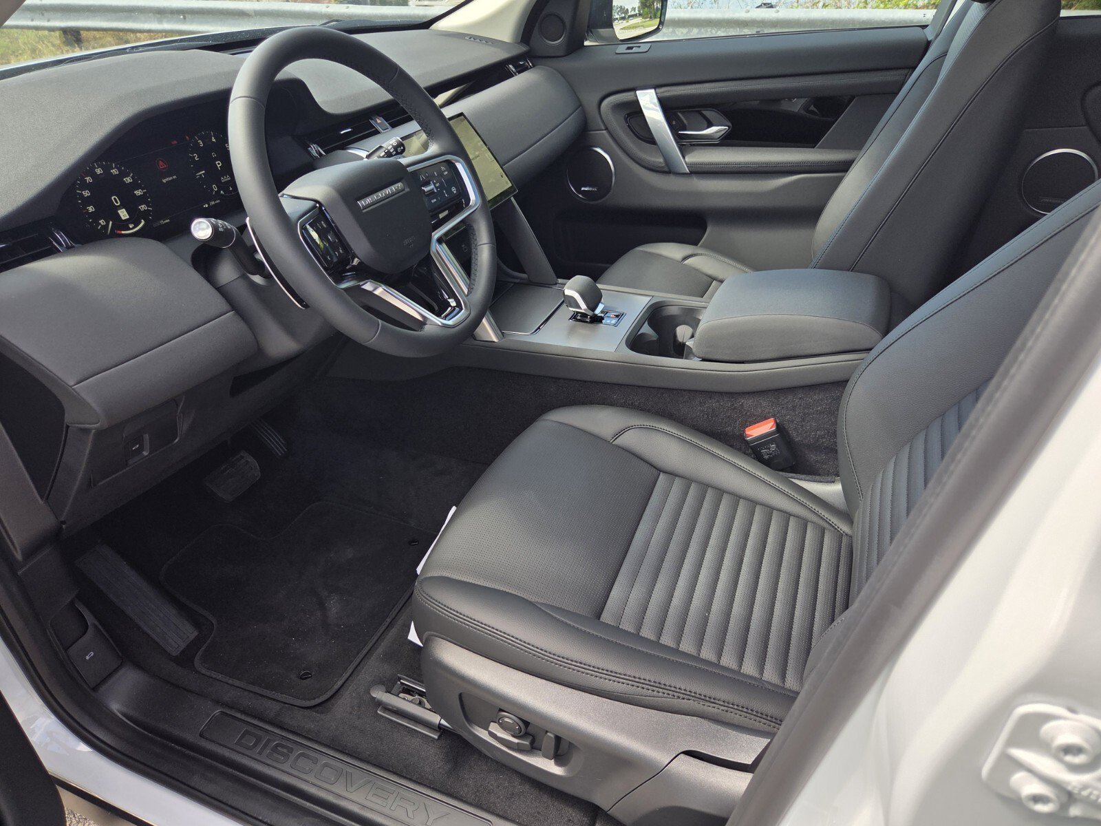 New 2025 Land Rover Discovery Sport S image 19