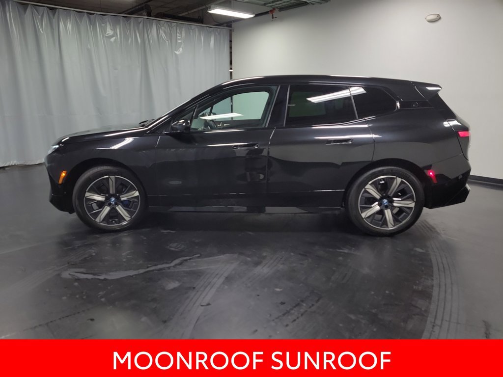 Used 2024 BMW iX xDrive50 w/ Premium Package AWD/4WD image 5