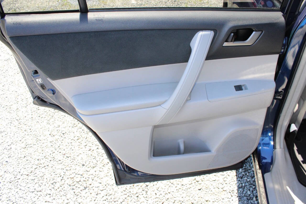 Used 2013 Toyota Highlander Plus AWD/4WD image 24