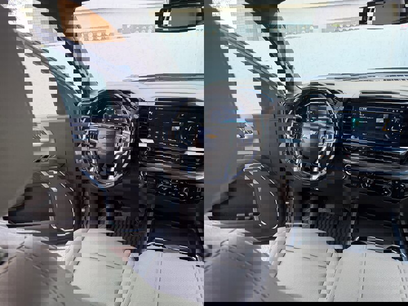 Used 2024 Chevrolet Silverado 3500 LTZ w/ LTZ Convenience Package image 17