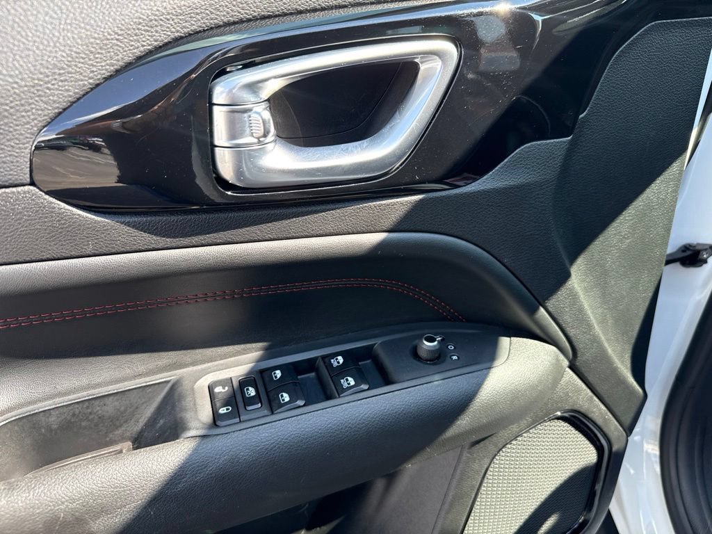 Used 2025 Jeep Compass Trailhawk AWD/4WD image 12